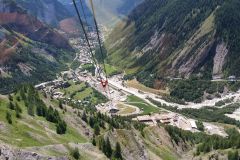 Monte Bianco Skyway cable car to Bistrot Des Glaciers and Refuge Torino in Italy
