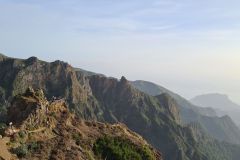 Viewpoint Ridge on PR1 Vereda do Areeiro, Pico do Arieiro, Madeira