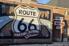 Route 66 Mural and Wishing Well Motel, Pontiac