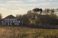 Meramec Caverns Advertising Barn, Stanton