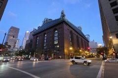 Chicago Cultural Center at Evening Rush Hour