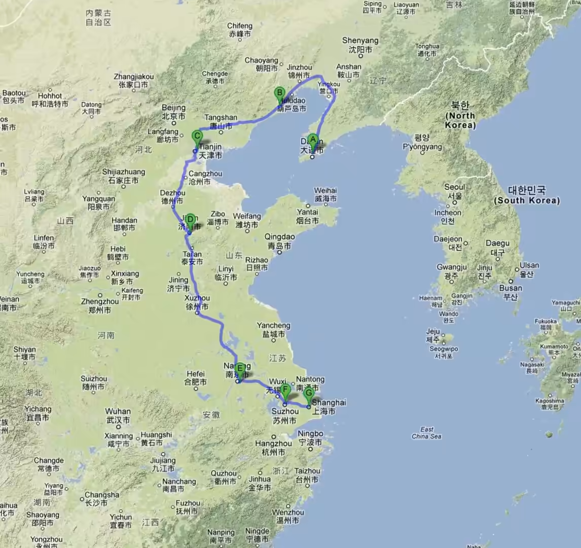 Terrain-style map of eastern China showing a blue travel route with green waypoint markers, running from the northeast coast down through inland cities to Shanghai and Suzhou.